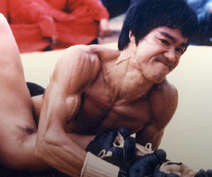 Bruce Lee martial arts boxing pinning someone down