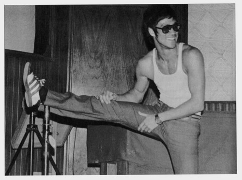 Bruce Lee stretching routine Bruce Lee flexibility warmup 2